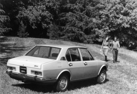 Alfa Romeo Alfetta (1972) - anfänglich noch mit Chromstossstangen ausgerüstet