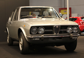 Alfa Romeo Alfetta (1972) - auch eine frühe Alfetta-Limousine mit 1,8-LIter-Motor macht zur Feier ihres 40. Geburtstags ihre Aufwartung auf dem Alfa-Stand - an der Techno Classica Essen 2012