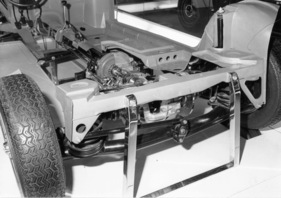 Alfa Romeo Alfetta (1973) - instruktives Anschauungsmodell zeigt die Transaxle-Bauweise des mit De-Dion-Achse ausgerüsteten Autos - am Genfer Automobilsalon von 1973