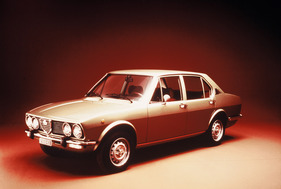 Alfa Romeo Alfetta (1975) - zwischen 1975 und 1981 in drei Hubraumvarianten gebaut