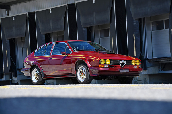 Image: Alfa Romeo Alfetta GTV 2.0 (1978) - offered at the auction of classic cars & motorcycles of the Oldtimer Gallery in Toffen on October 18, 2025