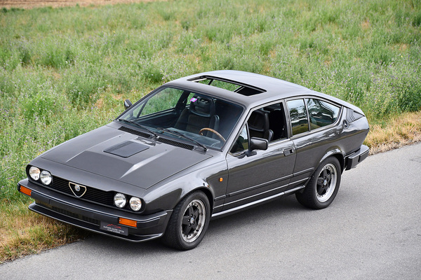 Bild: Alfa Romeo Alfetta GTV 6 2.5 (1984) - als Lot 162 an der Versteigerung der Oldtimer Galerie Toffen am 15. Oktober 2022