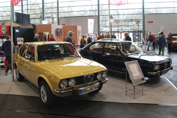 Alfa Romeo Alfetta Limousine und früher Alfasud auf dem Alfa-Clubstand - Bremen Classic Motorshow 2020