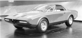Alfa Romeo Alfetta Spider (1973) - mustergültige Formeinheit bei diesem Einzelstück von Pininfarina - am Genfer Automobilsalon von 1973 Alfa Romeo Alfetta Spider (1973) - mustergültige Formeinheit bei diesem Einzelstück von Pininfarina - am Genfer Automobilsalon von 1973