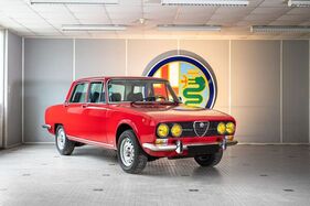Alfa Romeo Berlina 2000 (1976) - als Lot 152 angeboten an der Artcurial Le Mans Classic Versteigerung am 30. Juni 2023