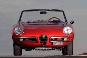 Alfa Romeo Duetto 1750 Spider Veloce (1969) - das Design der Front hielt sich bis in die Neunzigerjahre (1969)