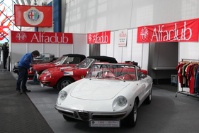Alfa Romeo Duetto 1750 Veloce Spider (1968) - auf dem Stand des Alfaclubs - Techno Classica 2016 Alfa Romeo Duetto 1750 Veloce Spider (1968) - auf dem Stand des Alfaclubs - Techno Classica 2016