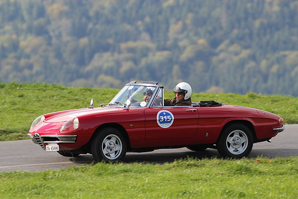 Alfa Romeo Duetto Spider (1966) at the Michaelskreuzrennen 2011 (starting number 315)