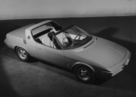 Alfa Romeo Eagle Pininfarina (1975) - ungewöhnlich geformter Targa-Bügel Alfa Romeo Eagle Pininfarina (1975) - ungewöhnlich geformter Targa-Bügel