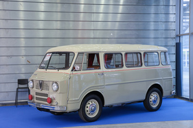 Alfa Romeo F12 (1967) - mit acht Sitzplätzen und 1300 cm3 - 42. Auto e Moto d'Epoca 2025