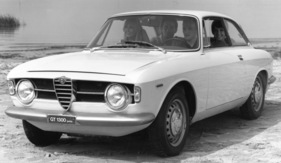 Alfa Romeo GT 1300 Junior (1966) - auch zu Viert kann man damit unterwegs sein