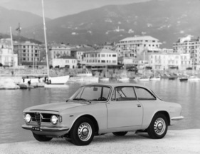 Alfa Romeo GT 1300 Junior (1967) - mit Stahlfelgen und Radkappen