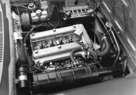 Alfa Romeo GT 1300 Junior (1970) - Doppelnockenwellenmotor auch im kleinen Modell