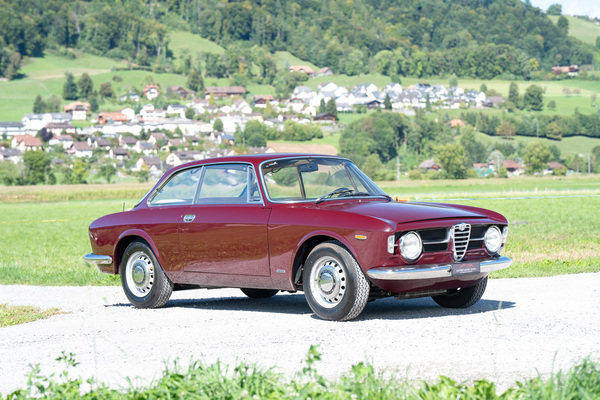 Bild: Alfa Romeo GT 1300 Junior (1970) - als Lot 94 an der Versteigerung "Klassische Automobile & Motorräder" der Oldtimer Galerie in Toffen am 18. Oktober 2025