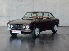 Alfa Romeo GT 1300 Junior „Lusso“ (1974) - als Lot 35 angeboten an der Dorotheum-Versteigerung an der Classic Expo Salzburg am 15. Oktober 2022