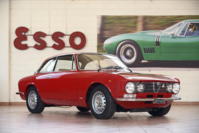 Alfa Romeo GT 1600 Junior (1975) - als Lot 361 an der Bonhams Versteigerung "Les grandes marques du monde au Grand Palais" in Paris 2017