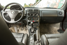Alfa Romeo GTV 2.0 TS 16V (1998) - Cockpit mit zwei Airbags