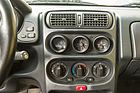 Alfa Romeo GTV 2.0 TS 16V (1998) - Zusatzinstrumente in der Mittelkonsole, Klimaanlage kostete anfänglich in Deutshland DM 3000 Aufpreis