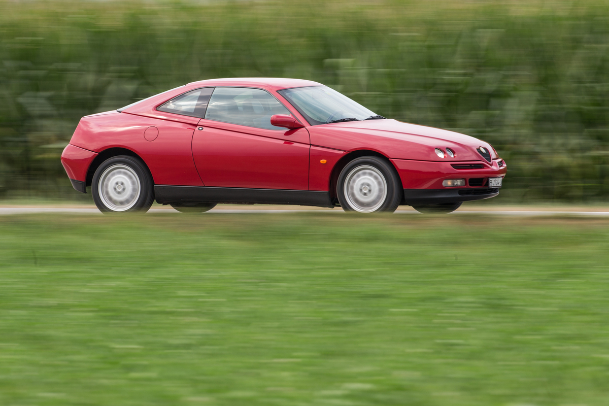 Alfa Romeo GTV 2.0 TS 16V (1998) - grosser Glasanteil in den Türen