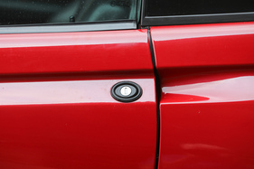 Alfa Romeo GTV 2.0 TS 16V (1998) - keine Türgriffe im herkömmlichen Sinn, dafür Griffmulden