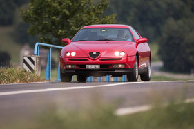 Alfa Romeo GTV 2.0 TS 16V (1998) - von 0 bis 100 km/h beschleunigt der GTV in 9 Sekunden