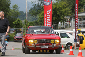 Alfa Romeo GTV 2000 bei der Einfahrt - Youngtimer Stockental 2025 Alfa Romeo GTV 2000 bei der Einfahrt - Youngtimer Stockental 2025