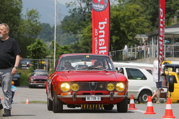 Alfa Romeo GTV 2000 bei der Einfahrt - Youngtimer Stockental 2025