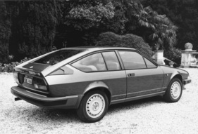 Alfa Romeo GTV 6 (1981) - auch von schräg hinten attraktiv anzuschauen