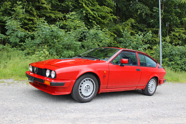 Alfa Romeo GTV 6 (1982) - angeboten an der Versteigerung der Oldtimer Galerie in Toffen am 28. November 2015