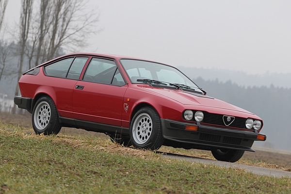 Alfa Romeo GTV 6 (Coupé-Eleganz für vier Personen)