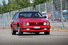 Alfa Romeo GTV 6 Grand Prix - nur wenige haben so gut überlebt - am 2. TCS Youngtimer und Classictreffen in Pratteln im Jahr 2016