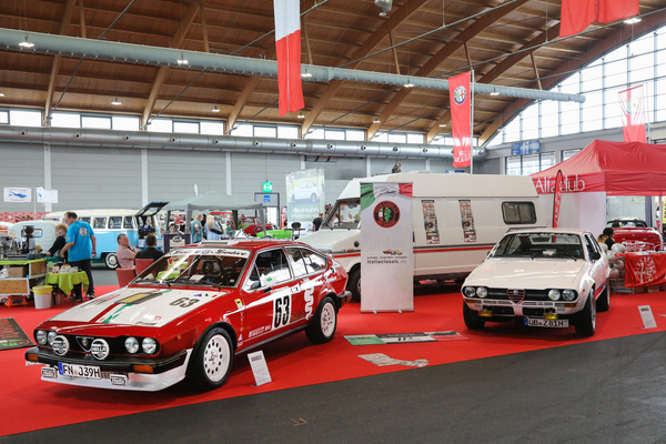 Alfa Romeo GTV6 und Alfetta GT auf dem Alfa-Clubstand - Klassikwelt Bodensee 2024