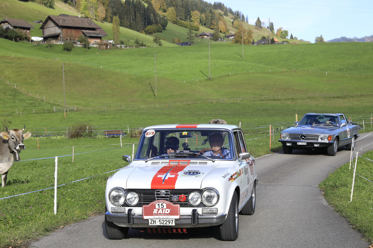 Alfa Romeo Giuila und Mercedes-Benz SL R107 - Eindrücke von vergangenen Belmot RAID Suisse