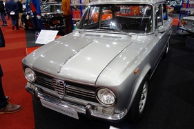 Alfa Romeo Giulia 1300 (1966) - mit viel Chrom - InterClassics Maastricht 2019