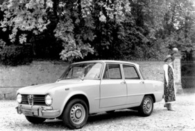 Alfa Romeo Giulia 1300 Super (1971) - erregt immer Aufmerksamkeit
