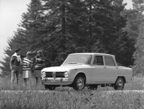 Alfa Romeo Giulia 1300 TI (1967) - als Fünfsitzer bot die Limousine auch Platz für mehr als eine Freundin