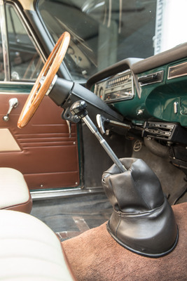 Alfa Romeo Giulia 1300 ti (1967) - der Schaltstock führt direkt ins Getriebe