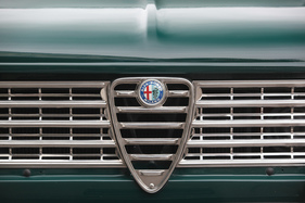 Alfa Romeo Giulia 1300 ti (1967) - klassischer Alfa-Kühlergrill (1967)