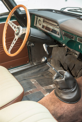 Alfa Romeo Giulia 1300 ti (1967) - mit Schaltstock, andere Versionen hatten eine Lenkradschaltung