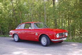 Alfa Romeo Giulia 1600 GTA (1966) - angeboten an der Versteigerung der Oldtimer Galerie anlässlich der Dolder Classics am 7. Juni 2014 Alfa Romeo Giulia 1600 GTA (1966) - angeboten an der Versteigerung der Oldtimer Galerie anlässlich der Dolder Classics am 7. Juni 2014