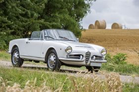 Alfa Romeo Giulia 1600 Spider (1964) - als Lot 17 an der Bonhams Chantilly Versteigerung am 3. September 2016