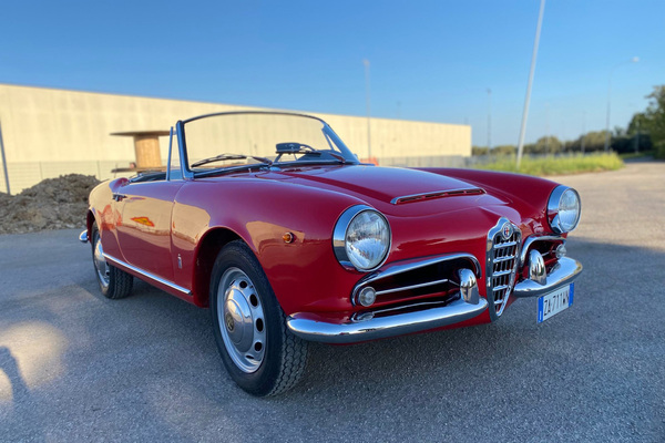 Alfa Romeo Giulia 1600 Spider (1964) - offered at the Catawiki premium classic car auction from December 16, 2022 to January 2, 2023