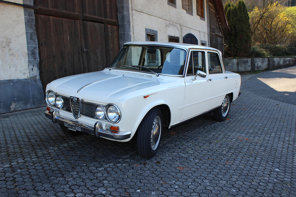 Alfa Romeo Giulia 1600 Super (1966) - als Lot 09 an der Versteigerung der Oldtimer Galerie Toffen am 14. Oktober 2017