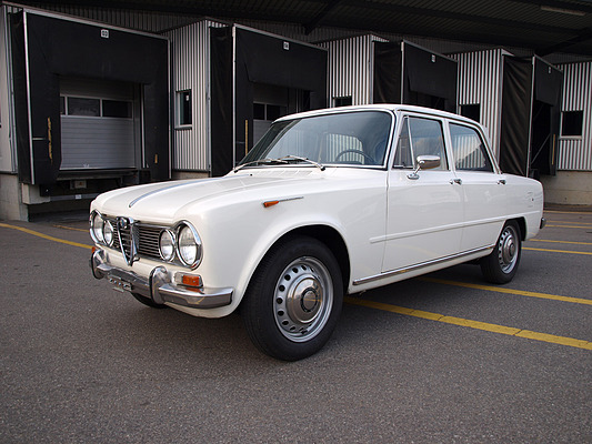 Alfa Romeo Giulia 1600 Super (1966) - angeboten unter Lot 078 an der Versteigerung der Oldtimer Galerie Toffen vom 26. November 2011