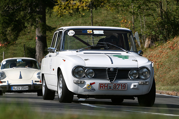 Alfa Romeo Giulia 1600 Ti (1966) am Jochpass Memorial 2011 (Start-Nr. 120)