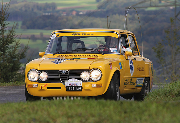 Bild: Alfa Romeo Giulia (1975) am Michaelskreuzrennen 2011 (Startnummer 311)