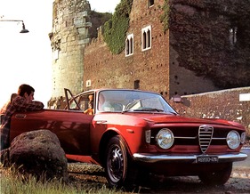 Alfa Romeo Giulia GT 1300 Junior (1966) - Aufnahme aus einem Verkaufsprospekt