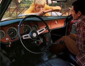 Alfa Romeo Giulia GT 1300 Junior (1966) - Interieur der Junior-Variante - Aufnahme aus einem Verkaufsprospekt