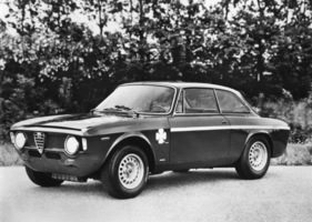 Alfa Romeo Giulia GTA (1967) - die Kriegsbemalung weist auf den Einsatzzweck hin