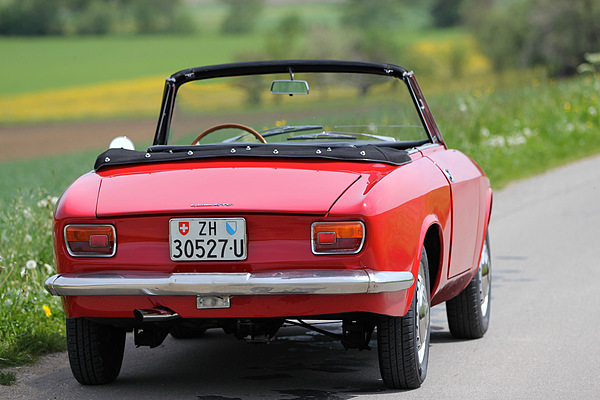 Alfa Romeo Giulia GTC (1966) - als man noch keine Kopfstützen montierte im Cabriolet